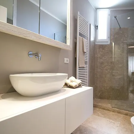 Garibaldi Apartment